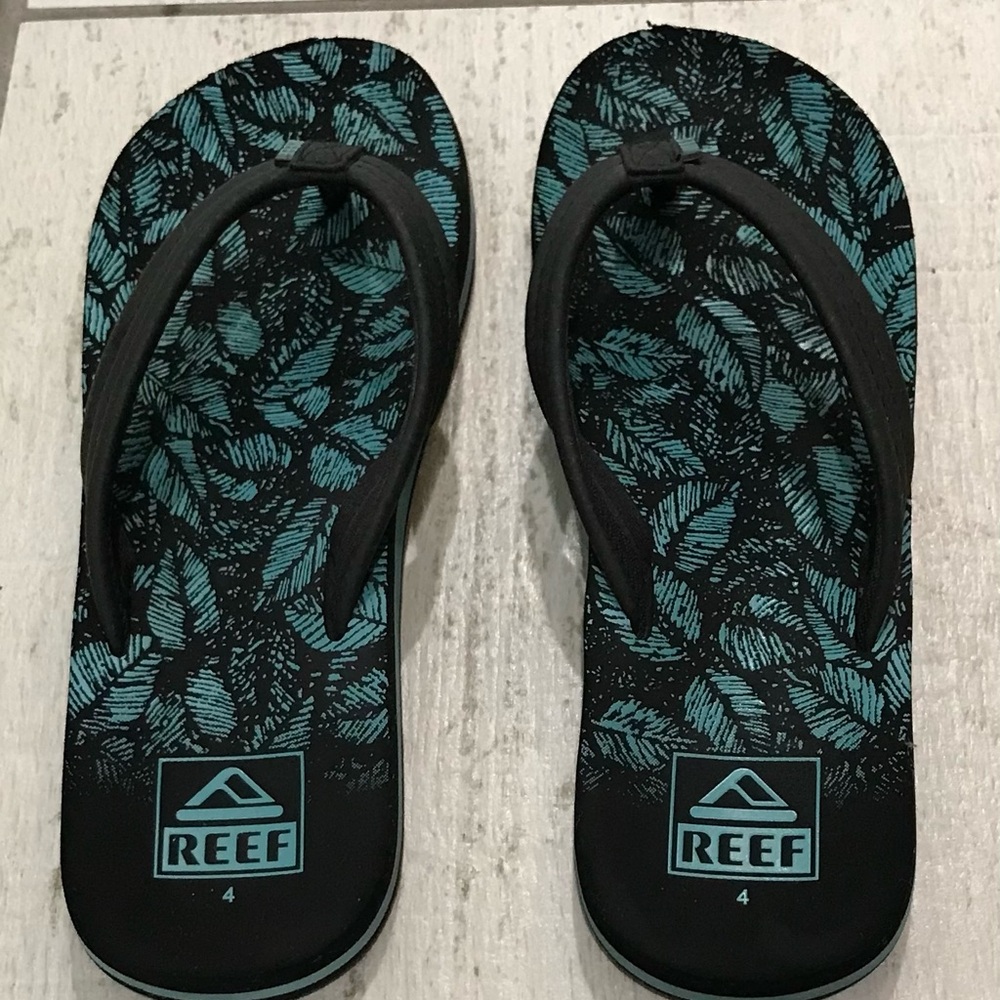 Reef Kids Black and Teal Leaf Print Sandals